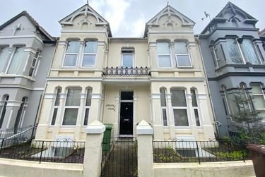 3 bed flat, Connaught Avenue, Mutley, Plymouth, PL47BX - Image 1